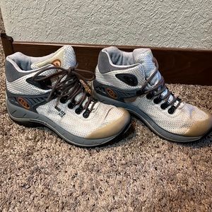 Merrell Storm Rider mid size 8